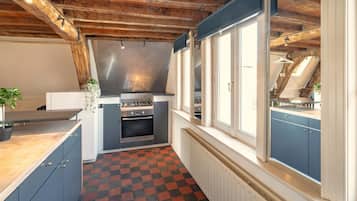 Fridge, microwave, oven, stovetop