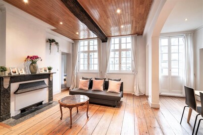 Deluxe Capital Street Stay for 12
