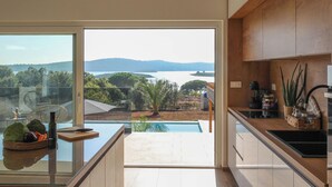 Fridge, microwave, oven, dishwasher - Villa PERGOSA WITH SEA VIEW AND SAUNA by Interhome (Pula/Banjole)