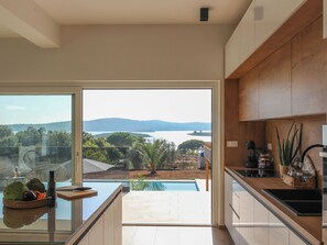 Fridge, microwave, oven, dishwasher - Villa PERGOSA WITH SEA VIEW AND SAUNA by Interhome (Pula/Banjole)