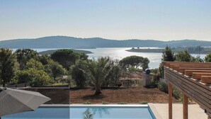 Pool - Villa PERGOSA WITH SEA VIEW AND SAUNA by Interhome (Pula/Banjole)