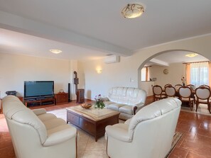 TV - Villa Divina by Interhome (Pula/Banjole)