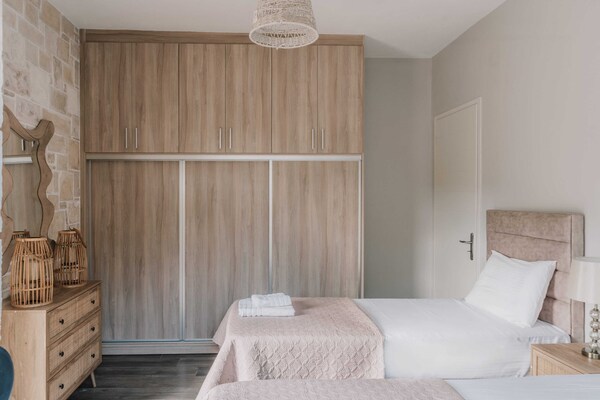 Guince House By All About Paxos - Paxi
