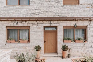 Family House, City View | Exterior detail