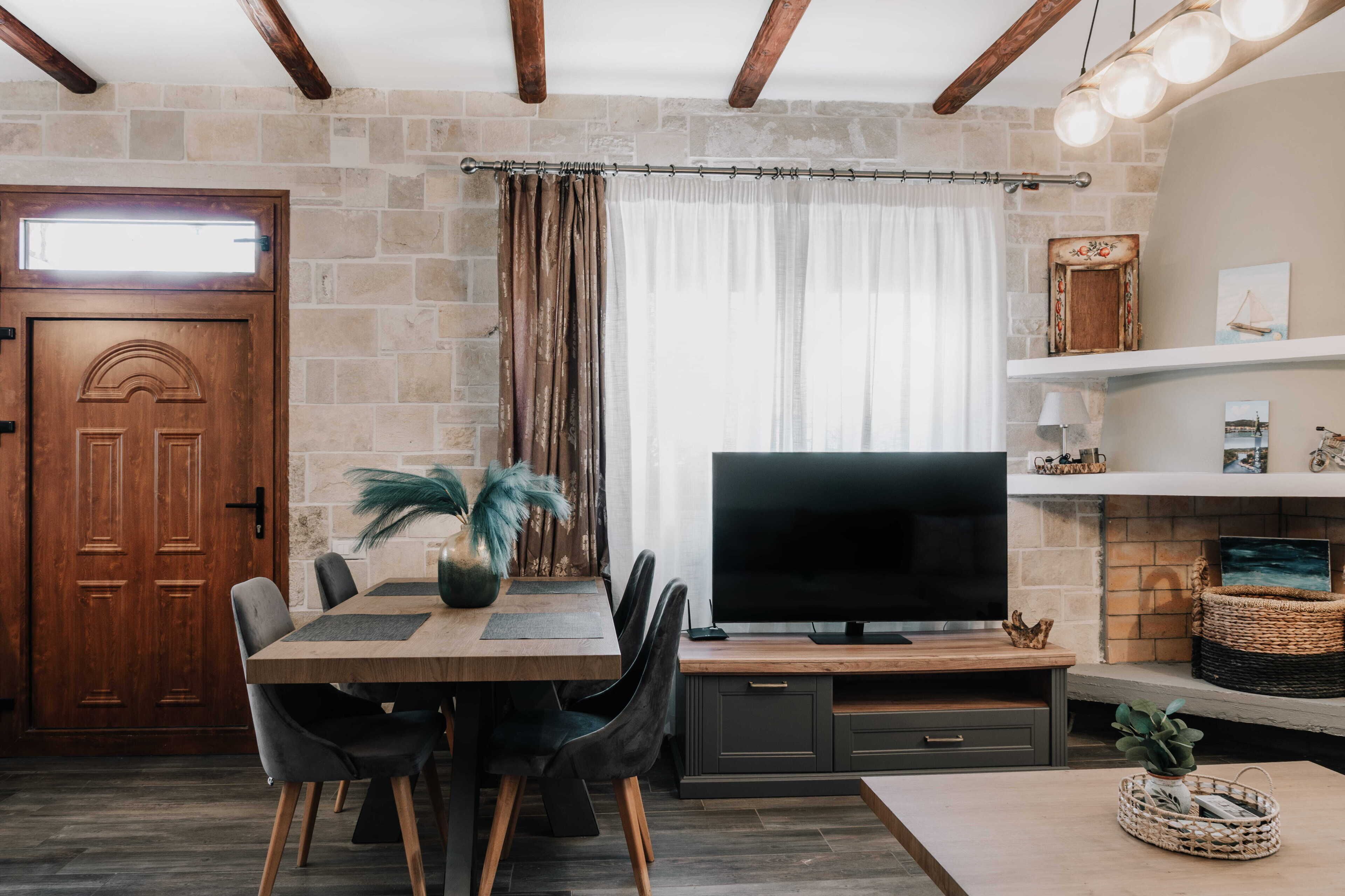 Family House, City View | Dining