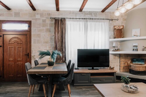 Guince House by All About Paxos