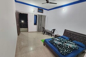 Habitació doble clàssica, balcó, vistes a la muntanya | Sala d'estar