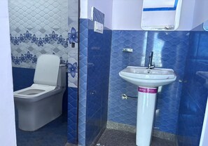 Deluxe Double Room, Balcony, Mountain View | Bathroom - rk tourist loge (Phata)