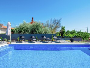 Pool - House La Perla by Interhome (Pula)