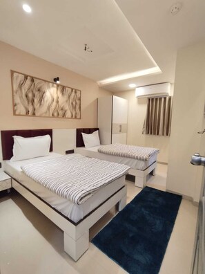 Deluxe Twin Room | Free WiFi - Lalji S Hotel And Restaurant (Ahmedabad)