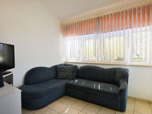 TV - Apartment 343 by Interhome (Dracevac)