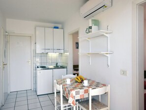 Unclassified image, 3 of 17, button - Apartment 343 by Interhome (Dracevac)