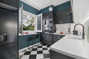 Fridge, microwave, oven, stovetop - Stunning Art Deco 2BR Apartment Balgowlah (Balgowlah)