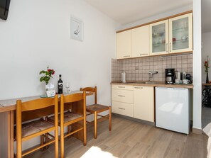 Private kitchen - Funtana Apartments AP 3, nur 500 Meter vom Zentrum by Interhome (Poreč/Funtana)