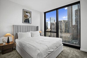 Apartment - Modern 2BR Southbank Views + Pool Gym Near Casino (Melbourne)