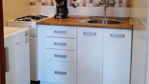 Fridge, microwave, cookware/dishes/utensils - Apartment 793 by Interhome (Poreč)