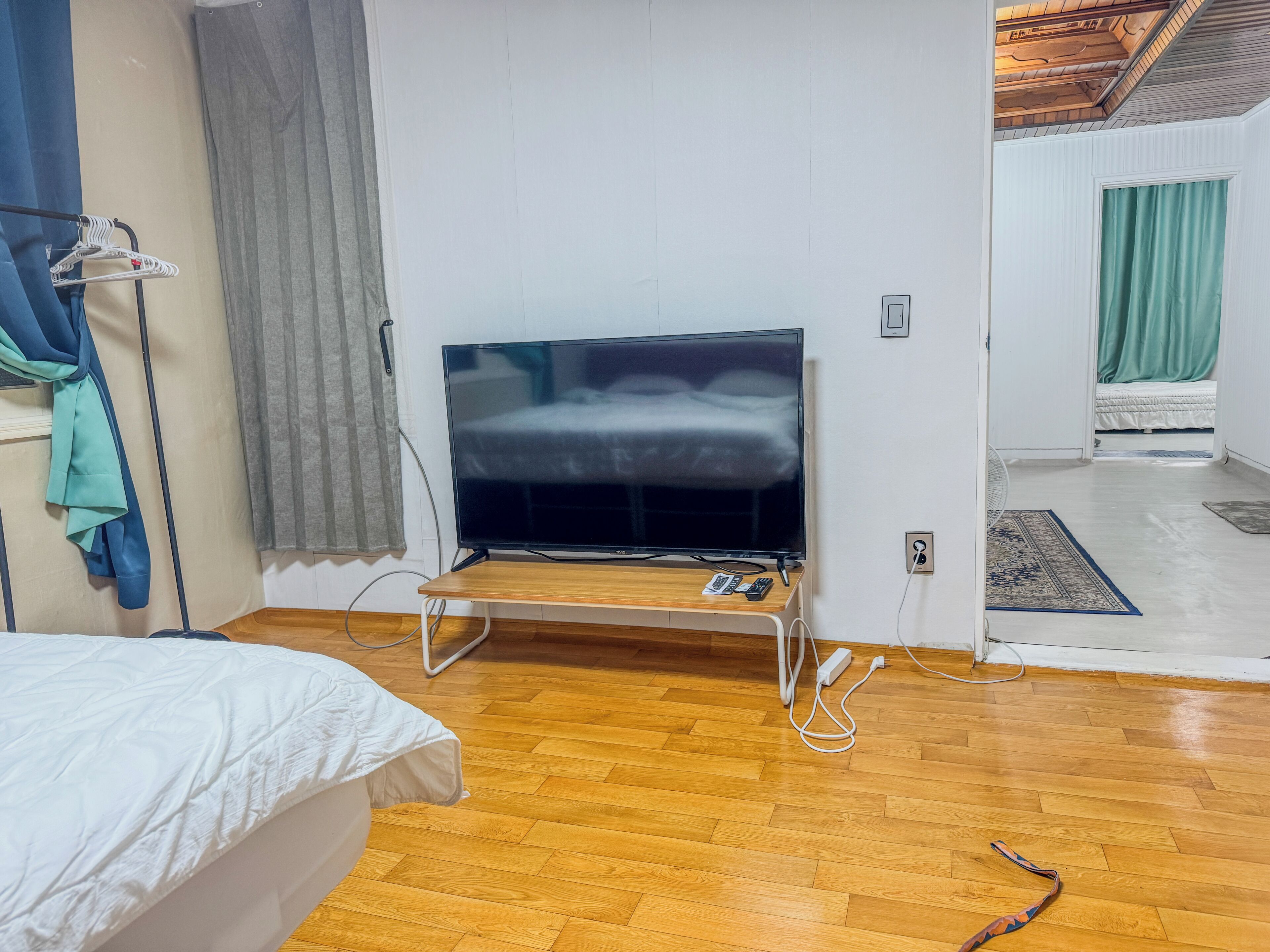 WiFi, bed sheets