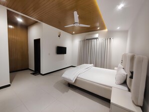 Iron/ironing board, WiFi, bed sheets - Evergreen Lodge - Islamabad (Islamabad)