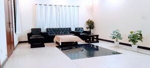 Interior - Evergreen Lodge - Islamabad (Islamabad)