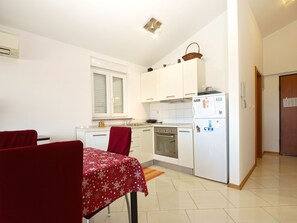 Private kitchen - Apartment 1932 by Interhome (Fažana)