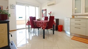 Dining - Apartment 1932 by Interhome (Fažana)