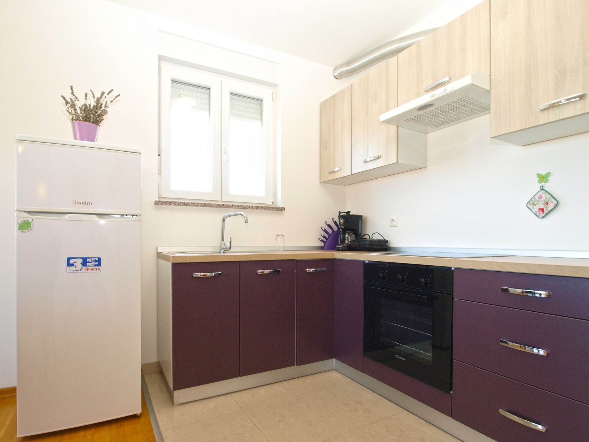 Refrigerador, horno y utensilios de cocina 