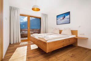 Tabla de planchar con plancha, wifi gratis y ropa de cama 