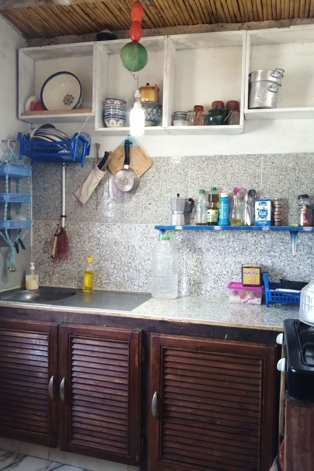 Fridge, cookware/dishes/utensils