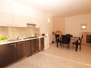Fridge, microwave, oven, cookware/dishes/utensils - Apartment 799 by Interhome (Fažana)