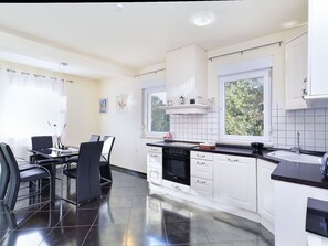 Kitchen / Dining Room - Apartment 1989 by Interhome (Fažana)