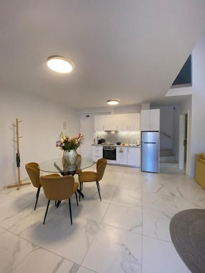 Appartement familial, balcon, vue sur la ville | Intérieur
