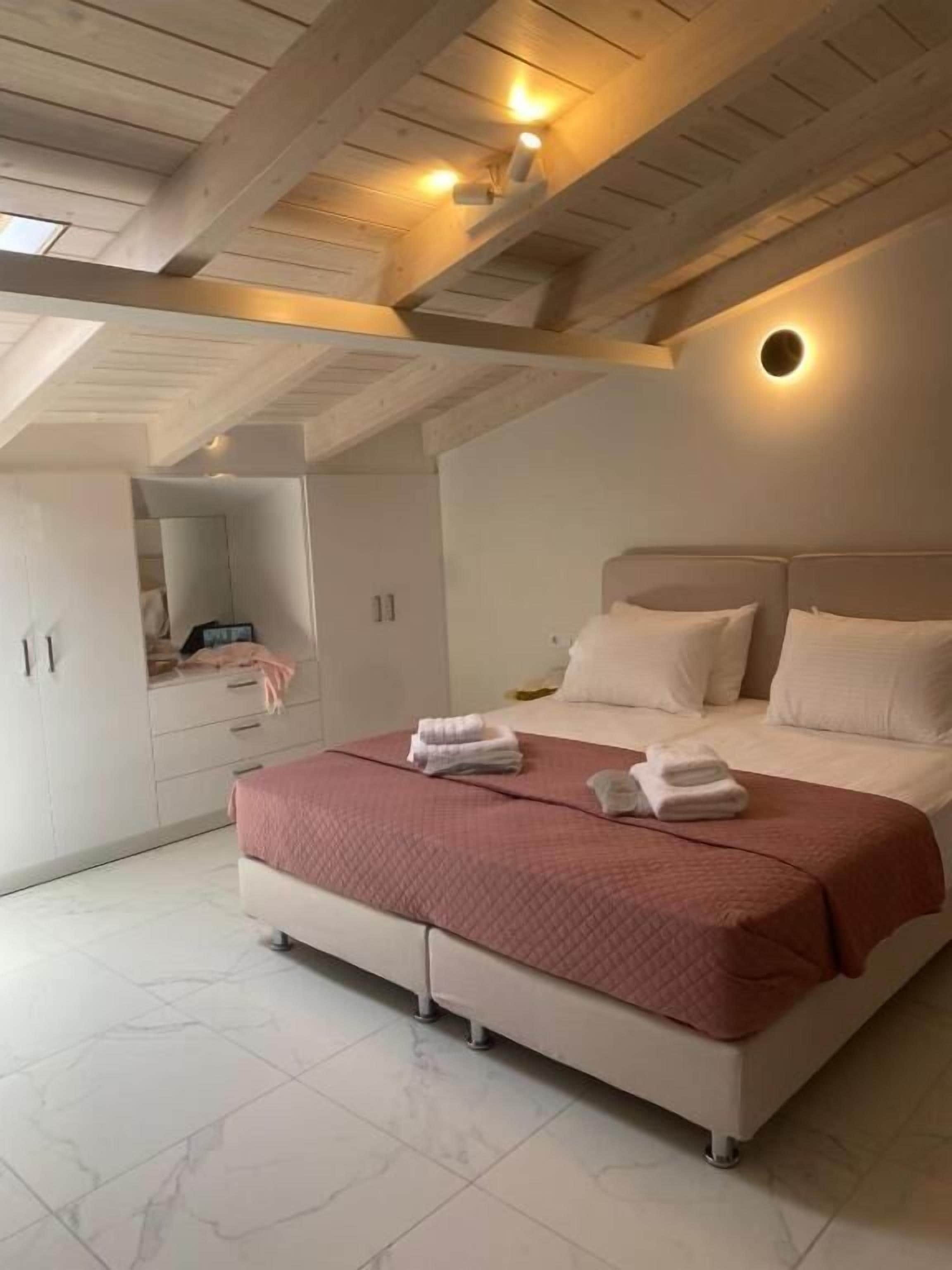 Quartos à prova de som, ferros/tábuas de passar roupa, Wi-Fi de cortesia