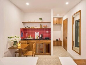 Estudio básico, balcón, vista a la ciudad | Restaurantes