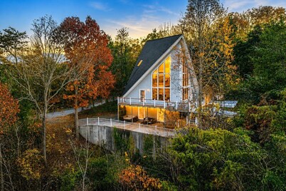 Mountain Crown-Panoramic Lake and Mountain View-Huge Deck
