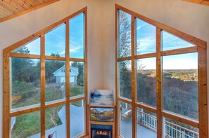 Interior - Mountain Crown-Panoramic Lake and Mountain View-Huge Deck (Sevierville)