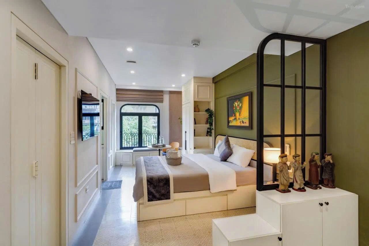Basic Studio, Balcony, City View | Desk, laptop workspace, blackout curtains, soundproofing