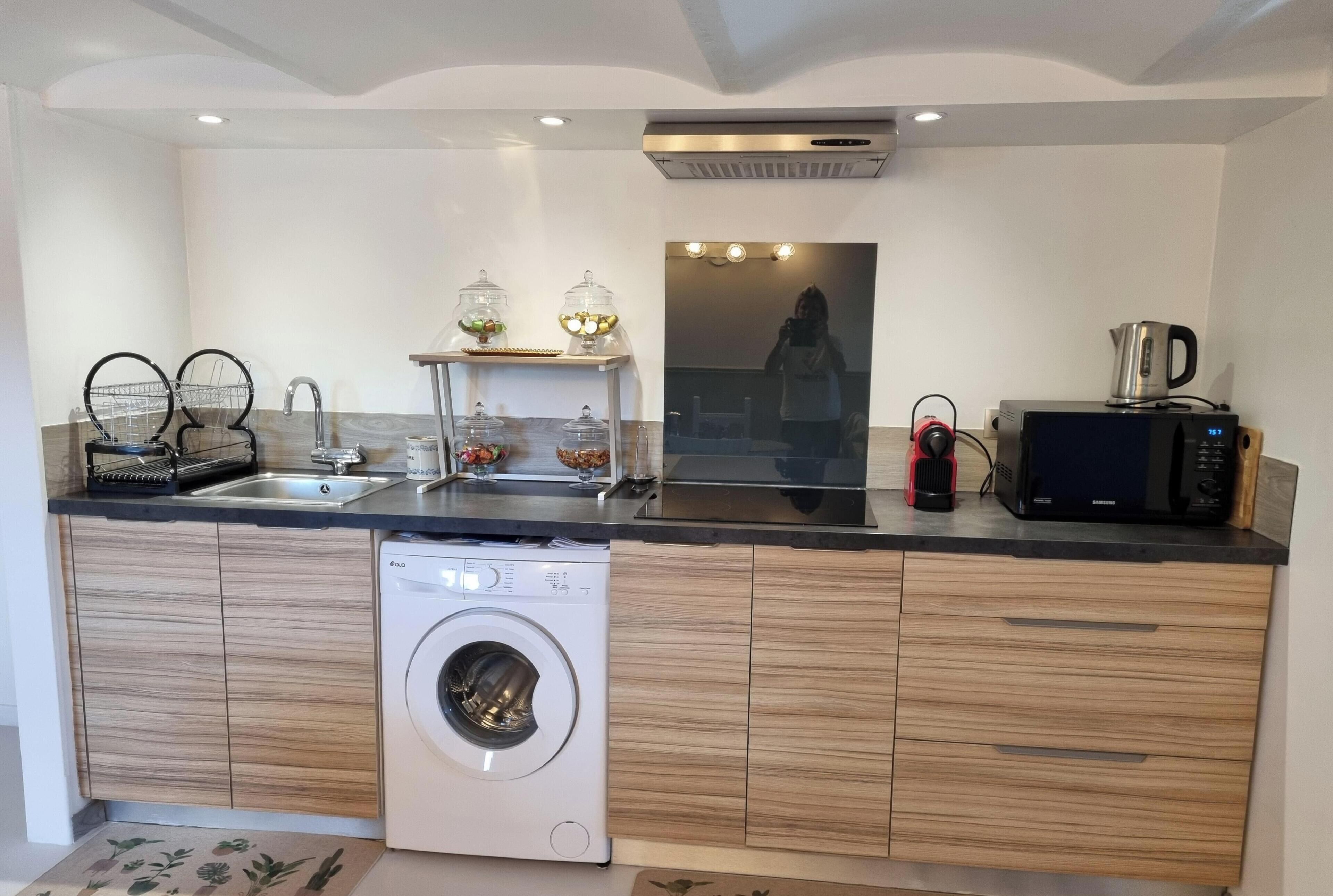 Fridge, microwave, stovetop, coffee/tea maker