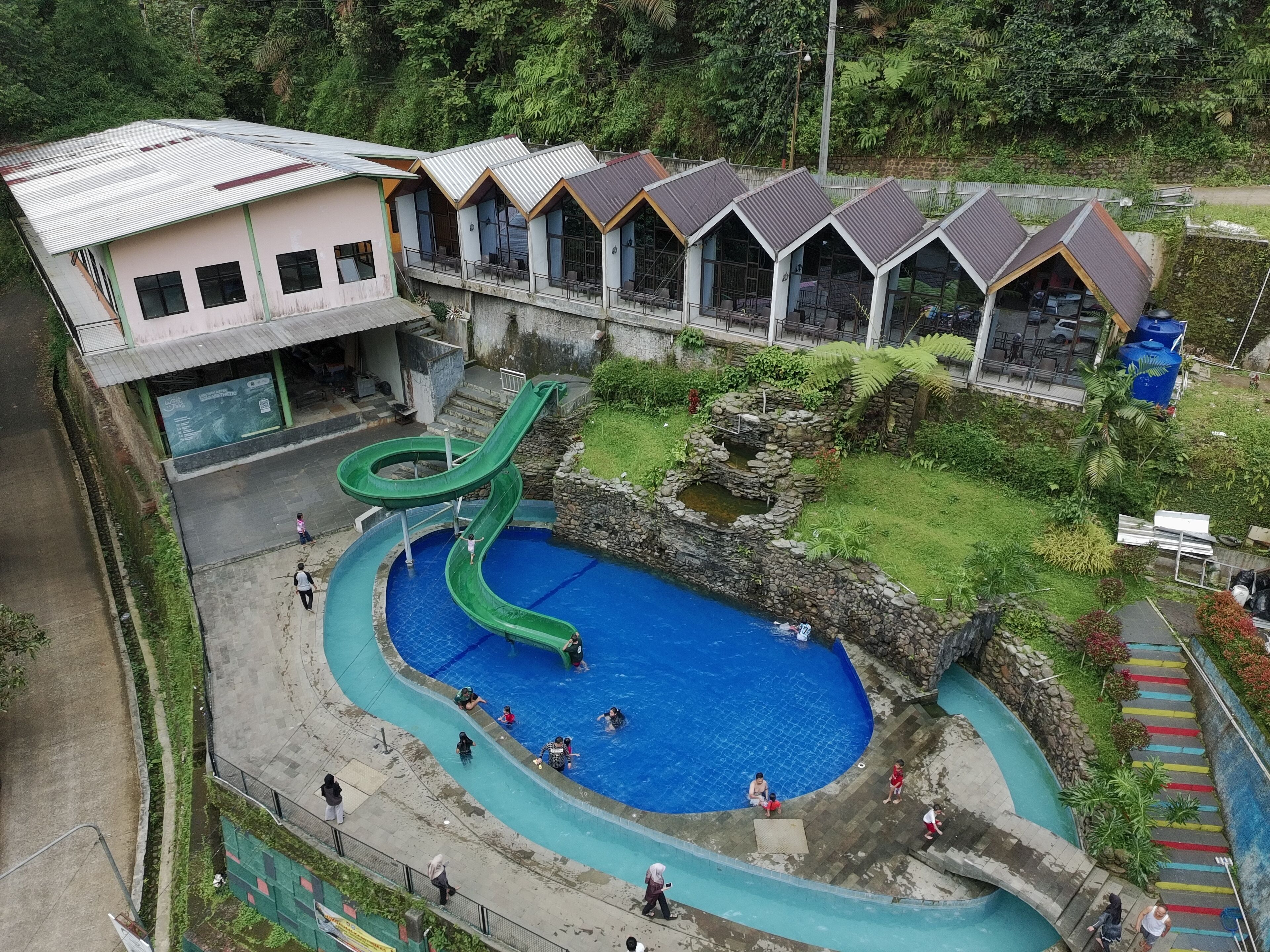 2 piscinas al aire libre