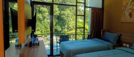 Chambre supérieure double ou avec lits jumeaux, balcon, vue sur la piscine | AccÚs au Wi-Fi (inclus)