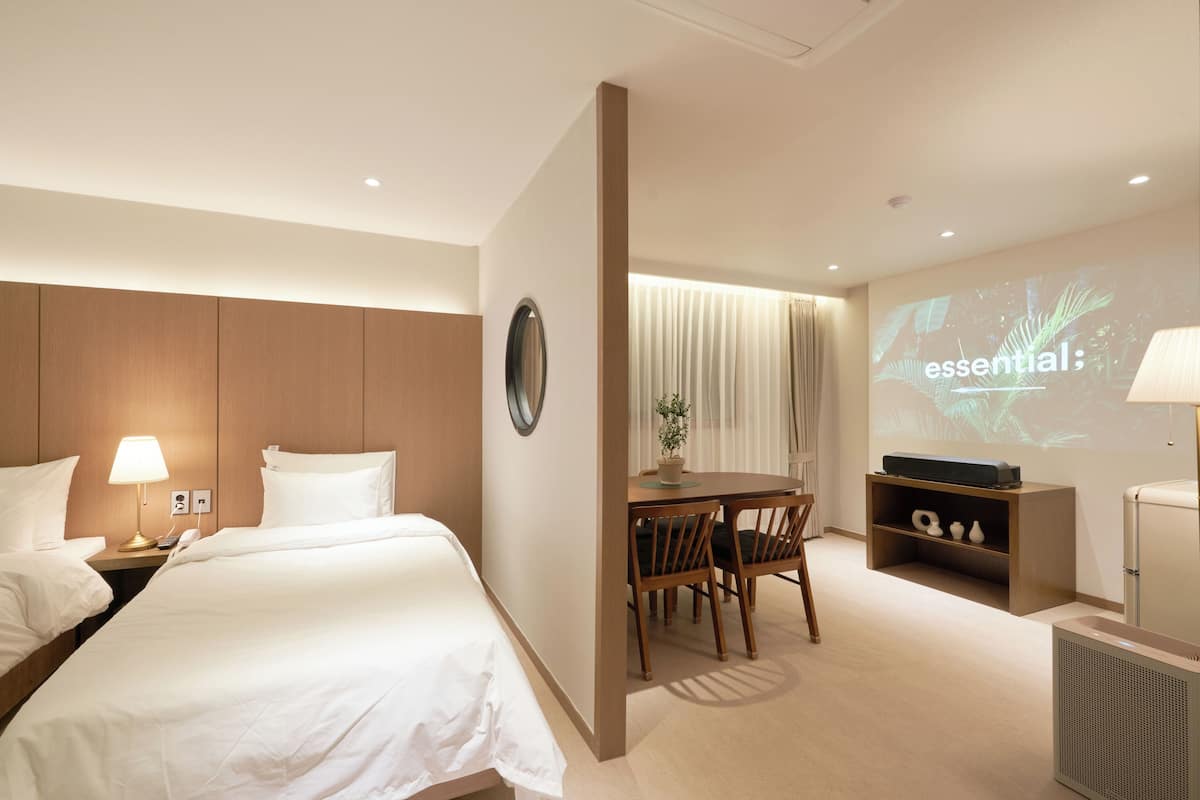 Party Room | Free WiFi, bed sheets