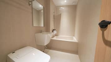 2 PC Room | Bathroom | Free toiletries, hair dryer, slippers, towels