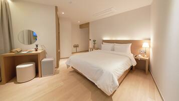2 PC Room | Blackout drapes, free WiFi, bed sheets