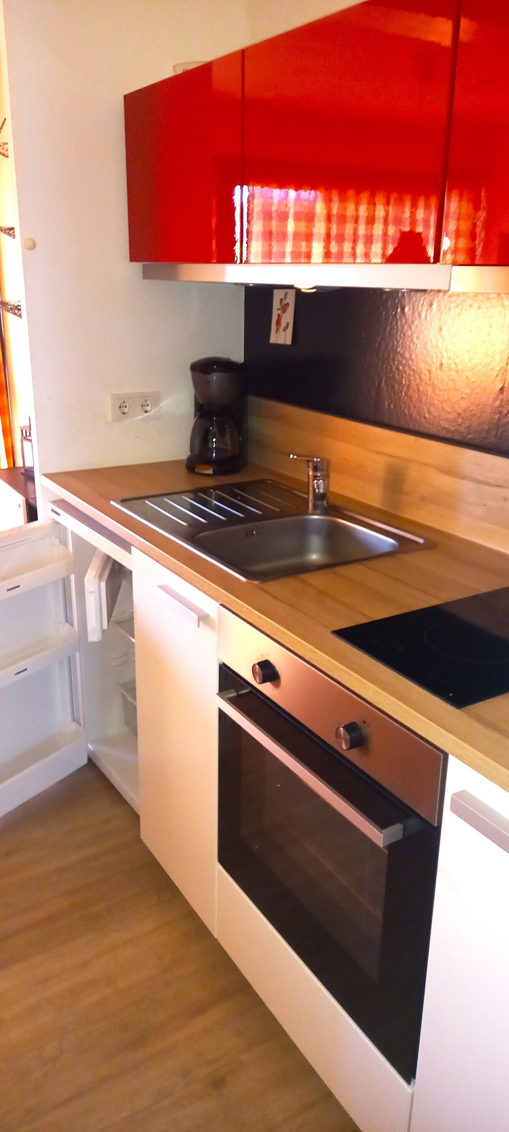 Geladeira, micro-ondas, fogão, cooktop