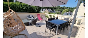 Large house close to the sea and tourist attractions