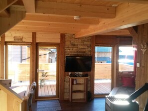TV, lareira, DVD player