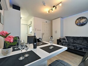 Living Room - House View&Wine by Interhome (Veliko Trgovisce)