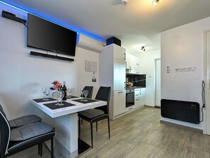 Kitchen / Dining Room - House View&Wine by Interhome (Veliko Trgovisce)