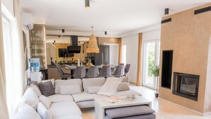 TV - Riverside House Idila by Interhome (Barilovic)