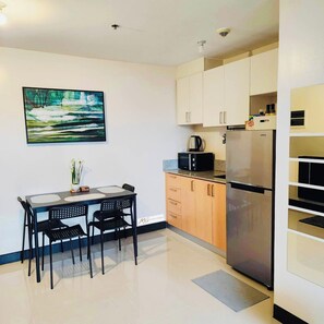 Fridge, microwave, electric kettle, cookware/dishes/utensils - Minimalist 1BR Condo in Araneta City (Quezon City)