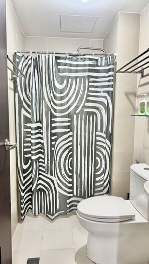 Shower, bidet, towels, soap - Minimalist 1BR Condo in Araneta City (Quezon City)